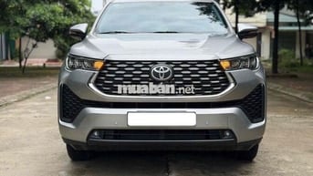 Toyota Innova Cross 2.0V CVT 2025 6000 km Bạc