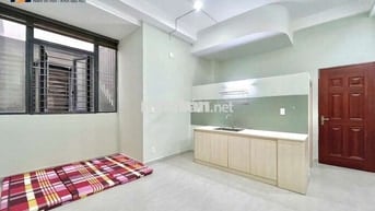 PHÒNG CỬA SỔ TRỜI CỰC THOÁNG - 4 NGƯỜI Ở VÔ TƯ - ĐI BỘ QUA NHÀ GA T3
