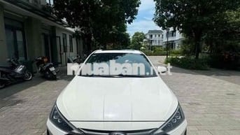 Hyundai Elantra 2.0 Trắng 5 chỗ