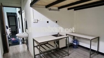 Giảm giá Phòng cho thuê gần chợ xóm mới , có máy lạnh cửa sổ trời