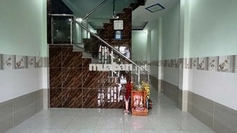 BÁN GẤP NHÀ TRỆT LẦU MỚI XÂY GẦN QUỐC LỘ 1K ĐƯỜNG NHỰA THÔNG THOÁNG