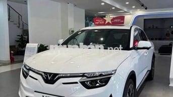VinFast VF 8 Plus Trắng Trả trước 160tr