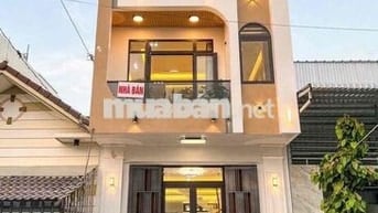 Nhà 2 lầu 4 phòng ngủ đường D14 Hồng Loan giá 5 tỷ 890 triệu