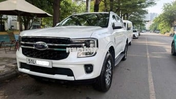 Ford Everest Ambient 2025 Trắng 42.000 km