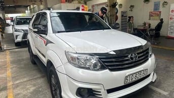 Toyota Fortuner TRD Trắng 7 chỗ