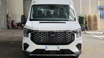 Ford Transit Premium 2025 Trắng 18 chỗ