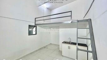 Cho thuê phòng gác cửa sổ trời diện tích rộng gần đh Mở và Quận 5