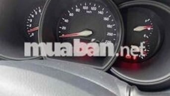 KIA RIO số sàn nhập khẩu mầu trắng