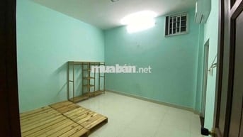cho thuê lầu 1 trong nhà nguyên căn gồm 2pn1 ban công rộng