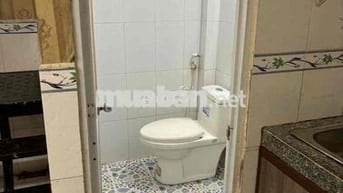Nhà cho thuê 2tr nguyên căn ( có ban công/ điện nc chính)