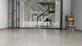 cho thuê nhà khu biệt thự đồng danh có sân đậu xe hơi nhà mới ở ngay