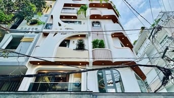 Siêu phẩm 5 Lầu THANG MÁY tuyệt đẹp Cao cấp đường rộng 12m Phạm Văn Bạ