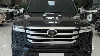 Siêu lướt 5000Km. Land Cruiser LC300 sản xuất 2026.