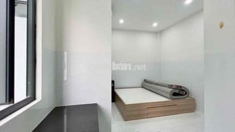 Studio cửa sổ trời sạch tinh tươm ngay gần cầu chữ Y