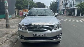 Toyota Fortuner 7 chỗ Tự động Xăng Bạc 1 chu mua m