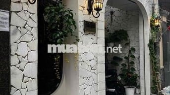 Chính chủ cần bán nhà mới đẹp vào ở ngay trung tâm quận 3