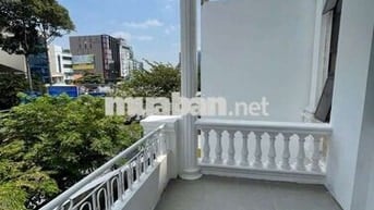 Ban công mới ,khu an ninh , kiến trúc hiện đại