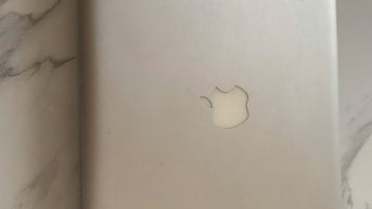 Thanh lý xác Macbook Pro nguyên khối, ngoại hình còn đẹp, cấn 1 góc.