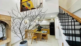 🏡 Nhà nguyên căn Cự Khối 3PN full nội thất chỉ 8,5 triệu – Ô tô đỗ cửa