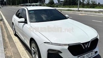 VinFast Lux A Base 2020 Trắng 40k km