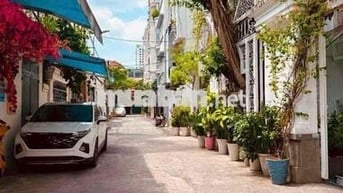 Bán gấp nhà 6.2 tỷ Hoàng Diệu, Phường 10 , Phú Nhuận