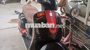 Piaggio Vespa Đen, Đỏ