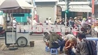 Share 1/2 mặt bằng sân đường đông đúc