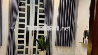 nhà nguyên căn dư 1 phòng có ban công giờ giấc tự do..