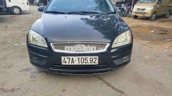 Ford 5 chỗ số tay ghế da đen