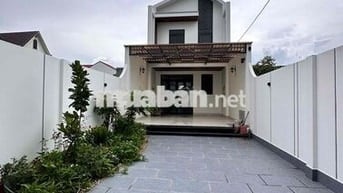 Nhà Lầu còn mới 95% tặng nội thất ,đường xe ô tô 7c, vị trí Mỹ Tho