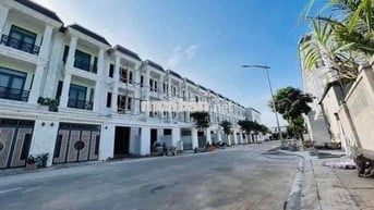 1 trệt 2 lầu Full nội thất KDC Hoàng Nam