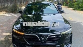 VinFast Lux A2.0 Turbo Đen 5 chỗ