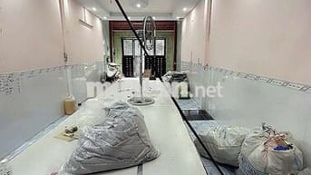 nhà nguyên căn cho thuê DT 4❌18 gác lửng đúc 2pn 2wc hẻm 10m Tân Phú 