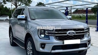 Ford Everest Titanium 4x4 2023 Bạc 34.000 Km