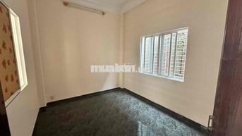 Nhà cho thuê Q.10! Dt 5*12 nhà 2 lầu và sân thượng! Gồm pn và 3 tollet