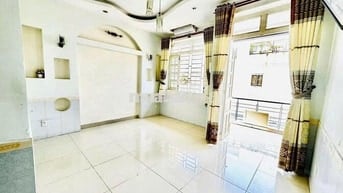 Cho thuê phòng Ban Công gần cầu Tham Lương chợ Lạc Quang