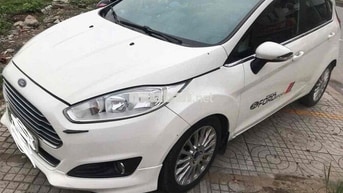 Ford Fiesta Trắng