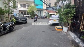 Nhà 3 tầng , hàng xóm với Nữ Hoàng CHDV, trung tâm Q3, sau lưng trường