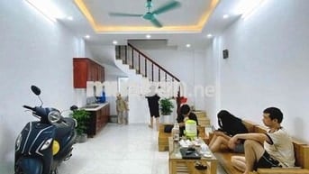 Cho thuê nhà ngõ 62 phố Trần Quốc Vượng, Dt 40m x 5 tầng, 15 triệu/th