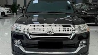 Toyota Land Cruiser 5.7 bản full 2016 Đen Mỹ