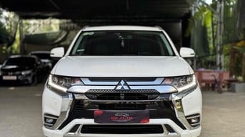 Mitsubishi Outlander 2.0 Premium 2022 Trắng