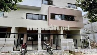 nhà 2 lầu 1 trệt Gần ngã tư Bình Chuẩn,có nội thất,sân xe hơi