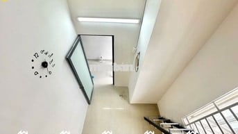 Duplex cửa sổ trời giá rẻ gần emart, có máy lạnh