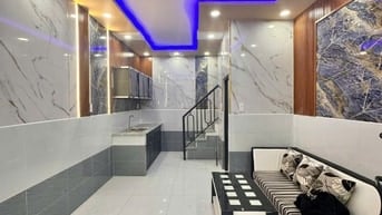 Nhà 1 trệt 1 lầu 28m2 Hóc Môn 395tr có sổ hồng sang tên chính chủ