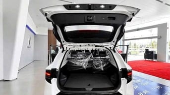 VinFast VF 8 SUV điện Trắng