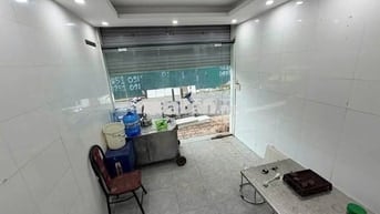 Cho thuê nhà phố Gia Quất - Vỉa hè - Kinh Doanh - 2PN. Giá 8tr