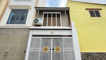 Bán nhà GẤP - 16M2, Phan Văn Trị, 1 trệt 1 lầu, hẻm xe hơi - Chỉ 2,9 t