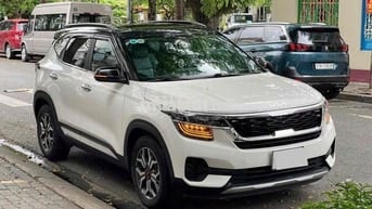 Kia Seltos gia đình đi ít 25 000 km màu trắng