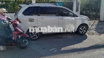 Toyota Avanza Trắng