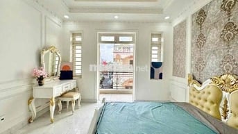 🏡 STUDIO BAN CÔNG FULL NỘI THẤT – PHONG CÁCH TÂN CỔ ĐIỂN SANG TRỌNG